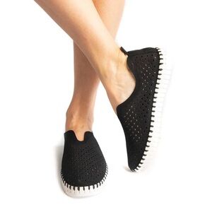 Isle Jacobsen Tulip Black Slip On Shoes